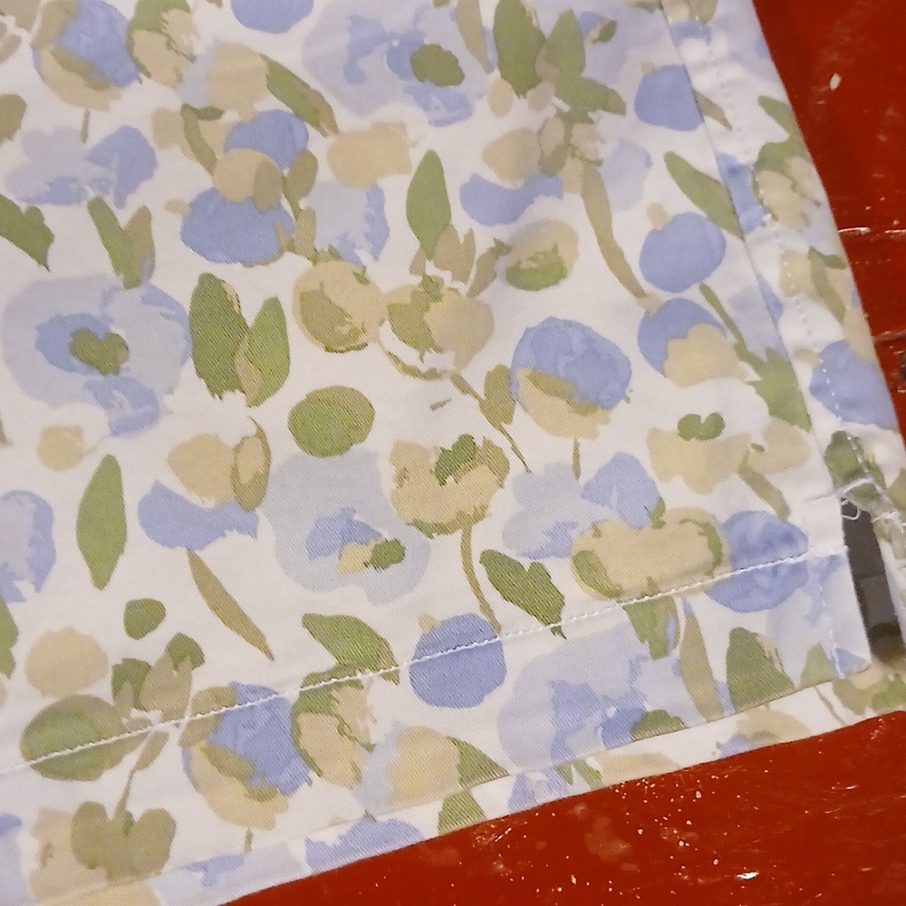 Womens Size 16 Crown & Ivy Shorts - Picture 2 of 6